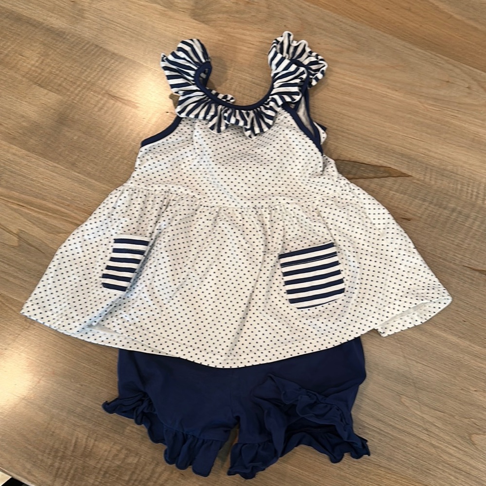 EUC Smocking Dog Boutique 4T shorts set